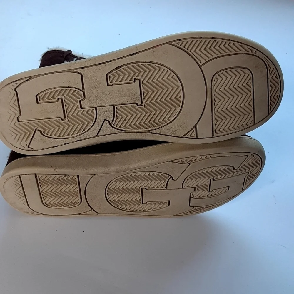 Ugg double buckel boots sz 5